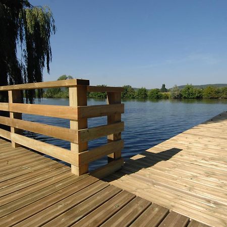 Les Canisses Saint-Pierre-la-Garenne Bagian luar foto