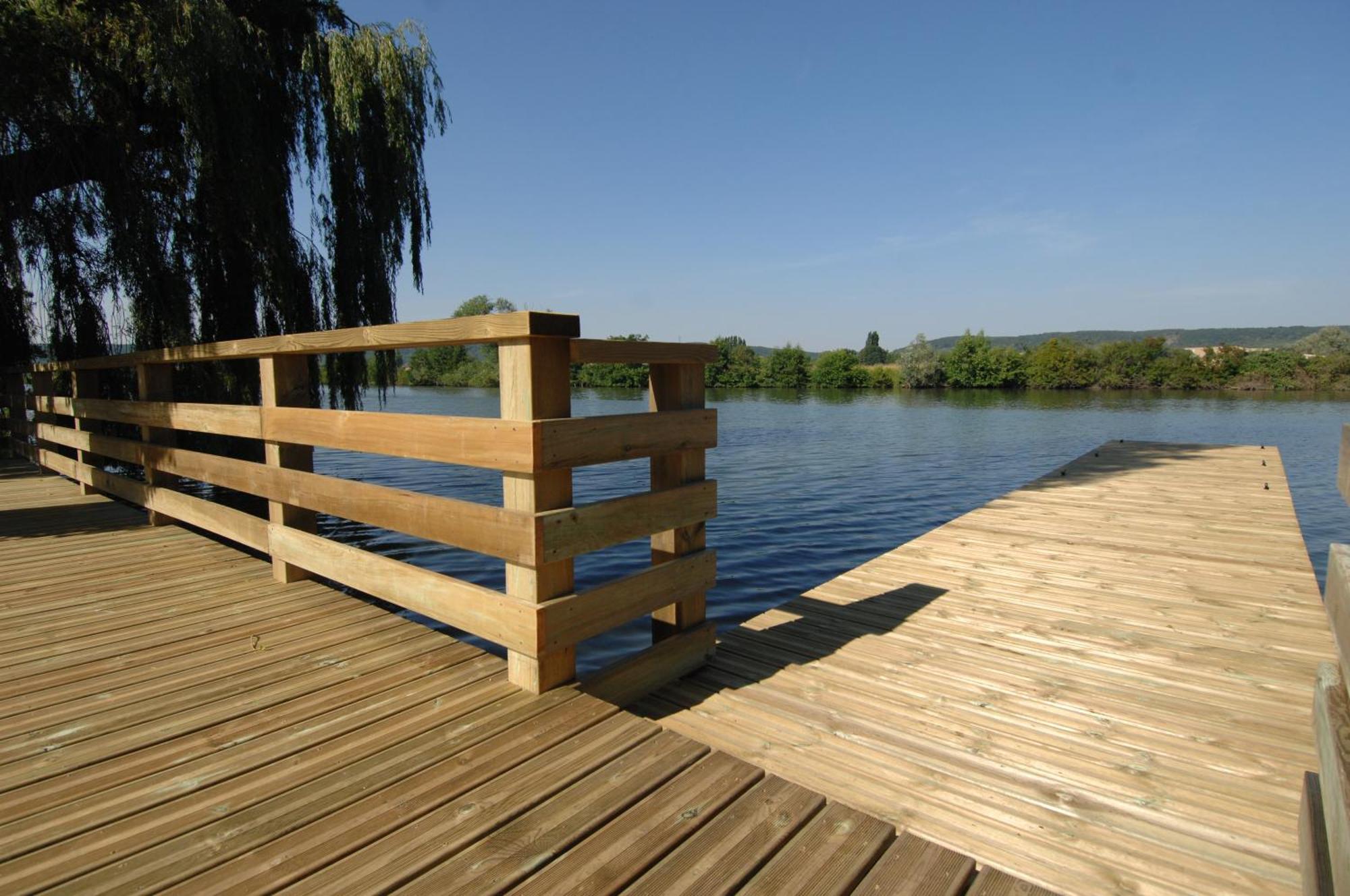 Les Canisses Saint-Pierre-la-Garenne Bagian luar foto