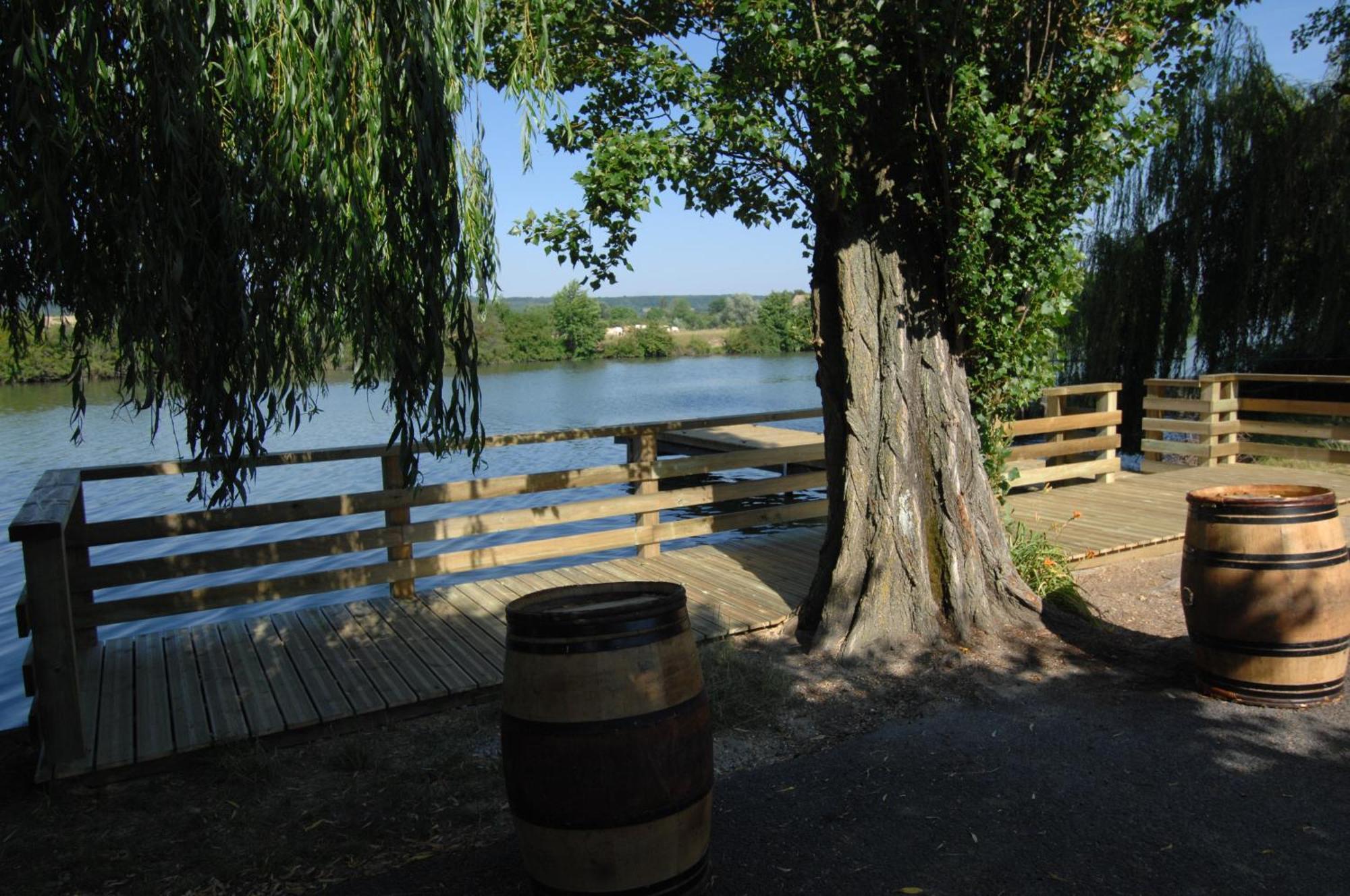 Les Canisses Saint-Pierre-la-Garenne Bagian luar foto