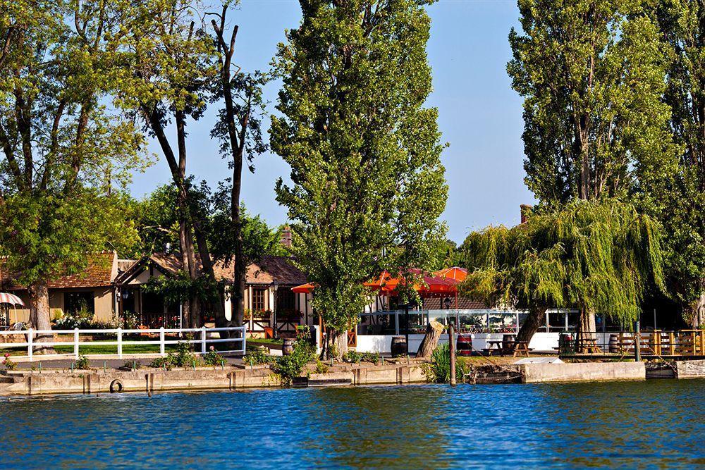 Les Canisses Saint-Pierre-la-Garenne Bagian luar foto